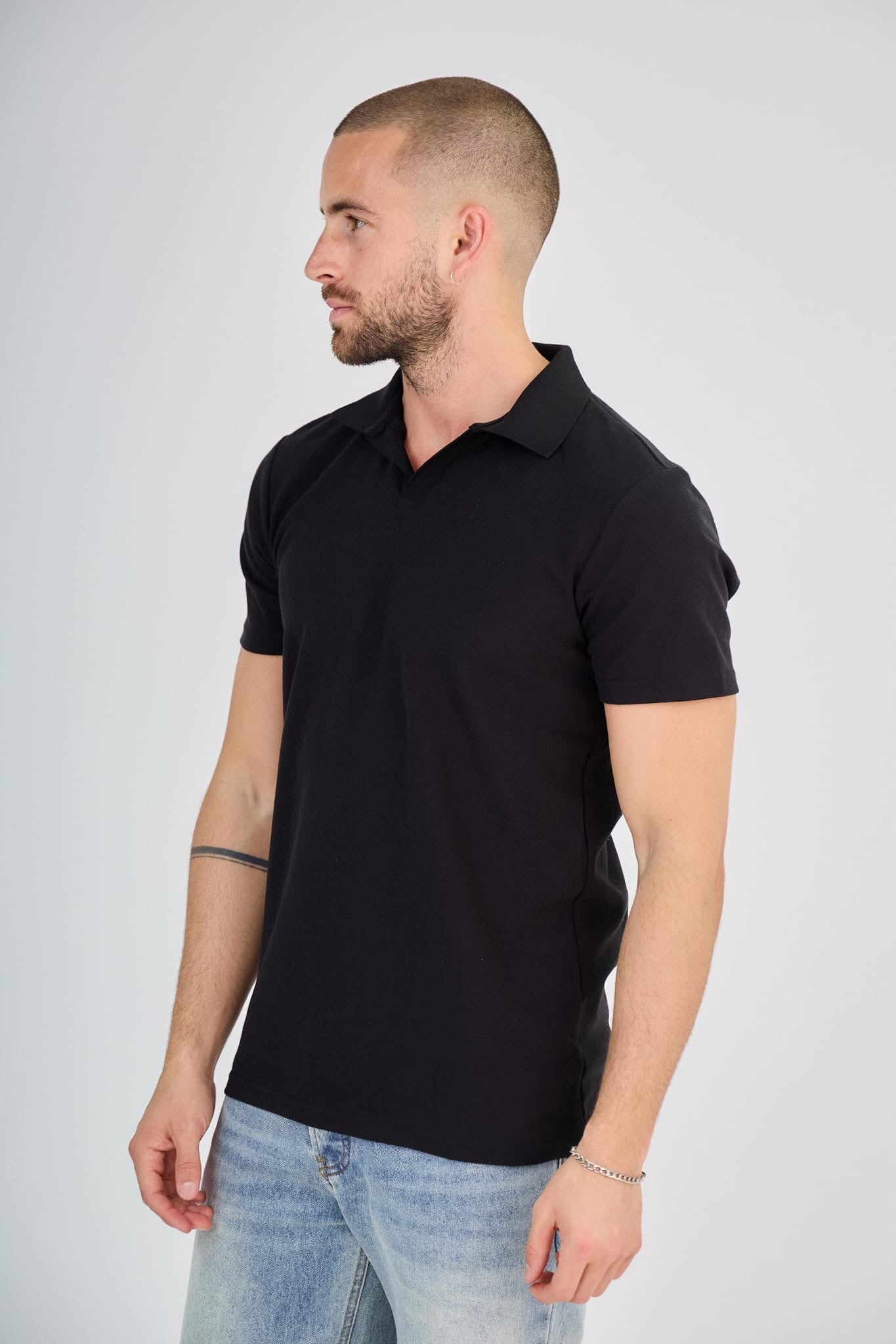 V T-shirt (zwart)