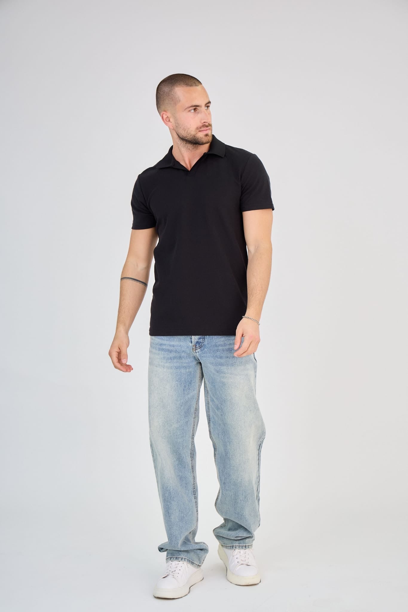 V T-shirt (zwart)