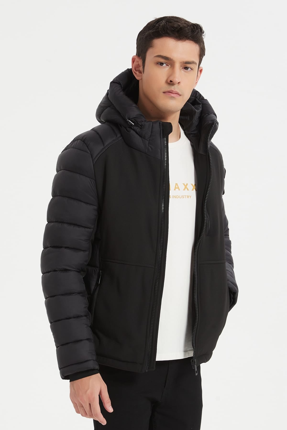 Heren Pufferjas met Capuchon en Badge Detail