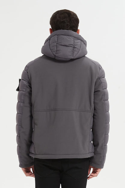 Heren Pufferjas met Capuchon en Badge Detail