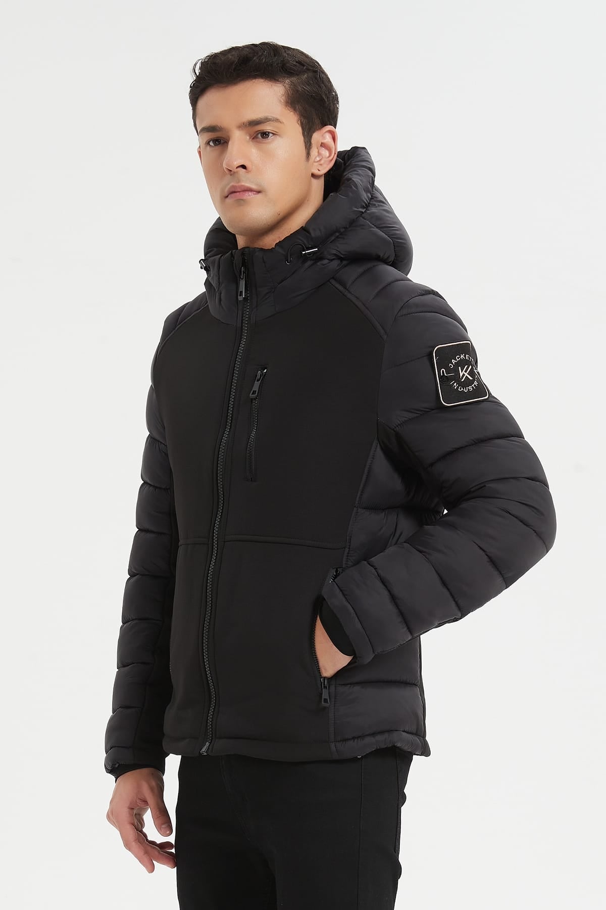 Heren Pufferjas met Capuchon en Badge Detail