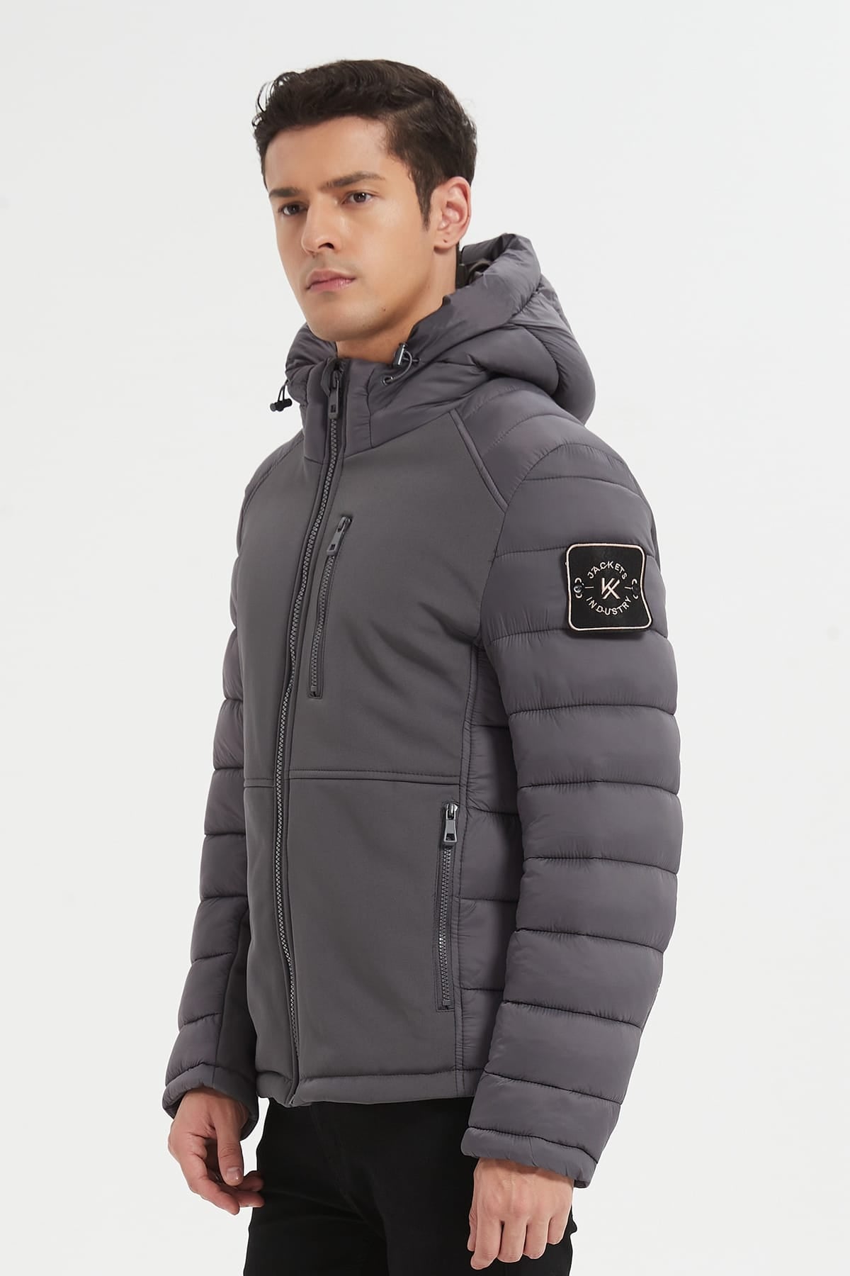 Heren Pufferjas met Capuchon en Badge Detail