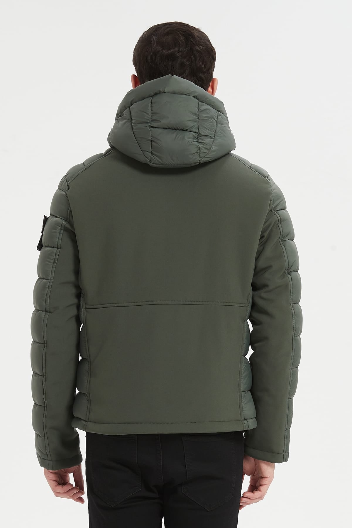 Heren Pufferjas met Capuchon en Badge Detail